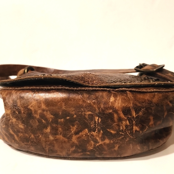 Vintage Frye Distressed Leather Studded Crossbody Saddle Bag EUC - Picture 11 of 16